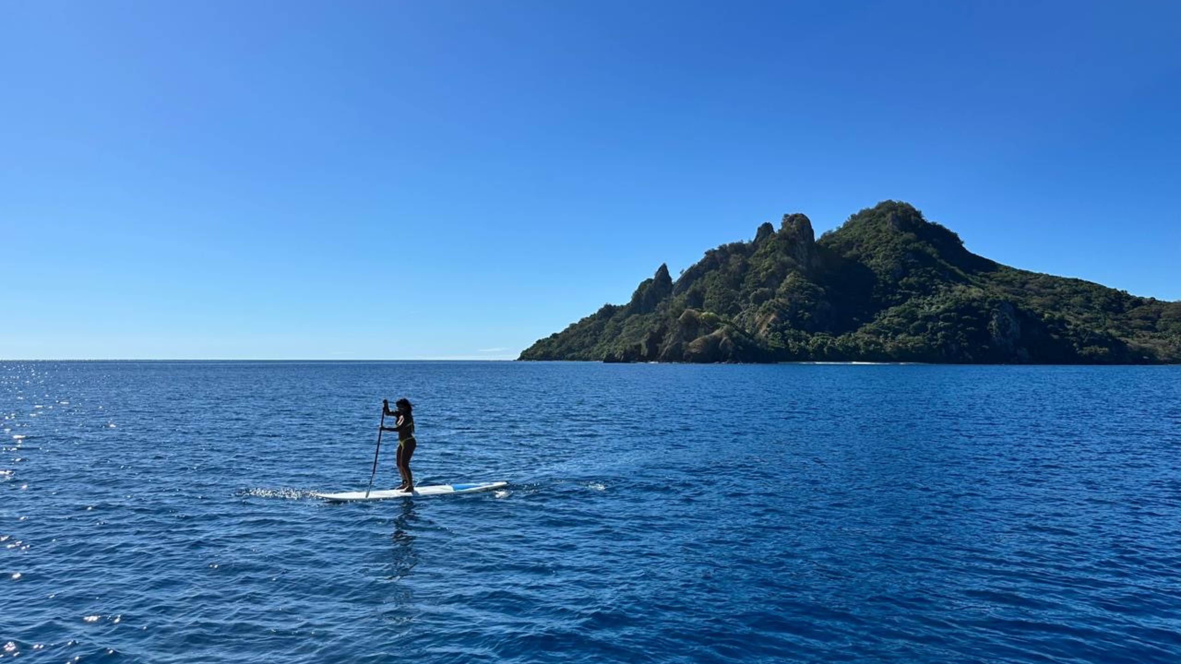 Stand-up paddle session from the boat
